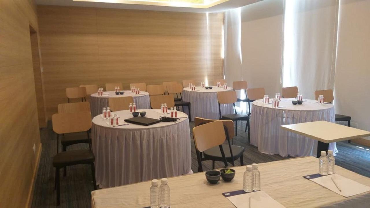 Holiday Inn Express Nashik Indira Nagar, An Ihg Hotel Ngoại thất bức ảnh